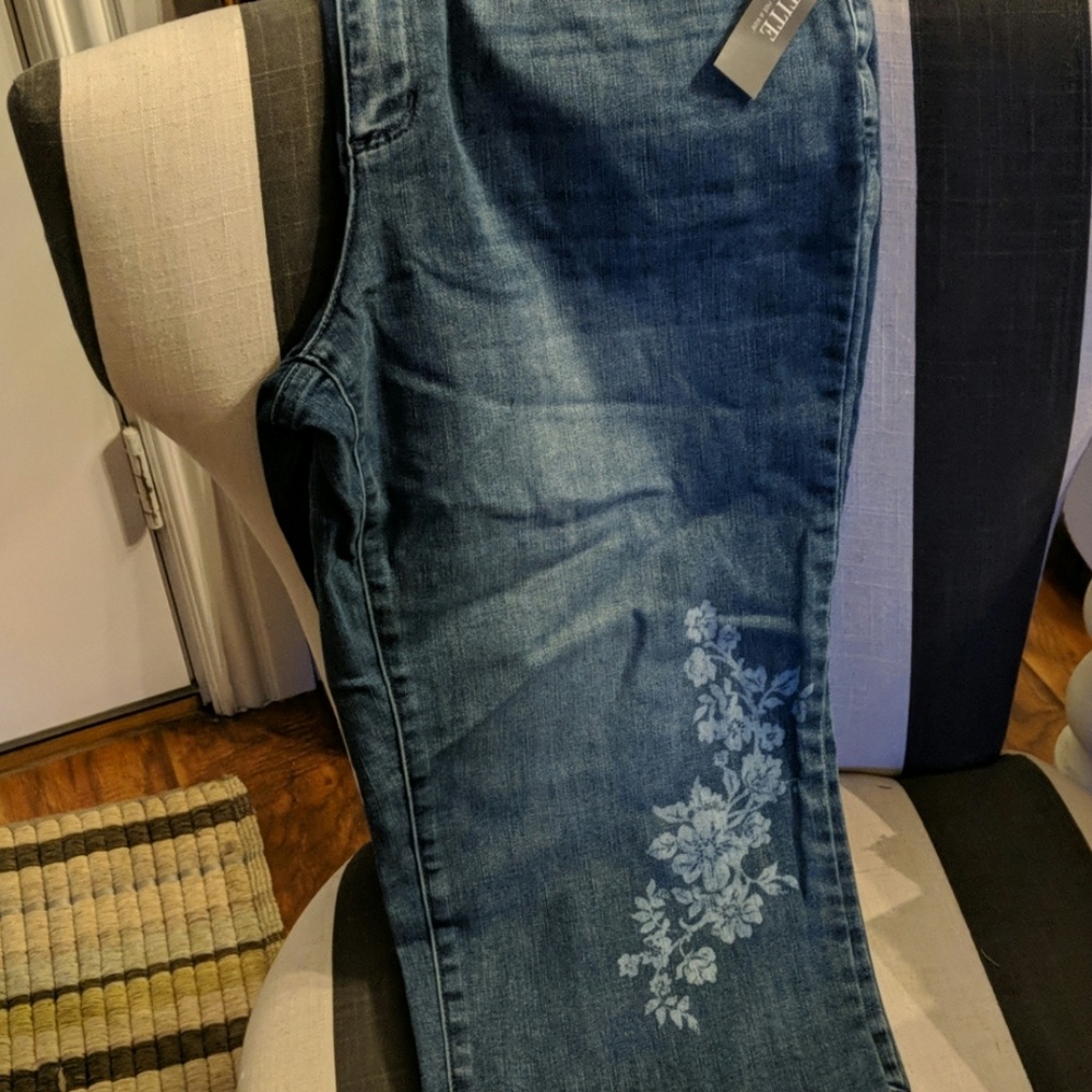 Christopher and Banks NWT 14P Denim Capris